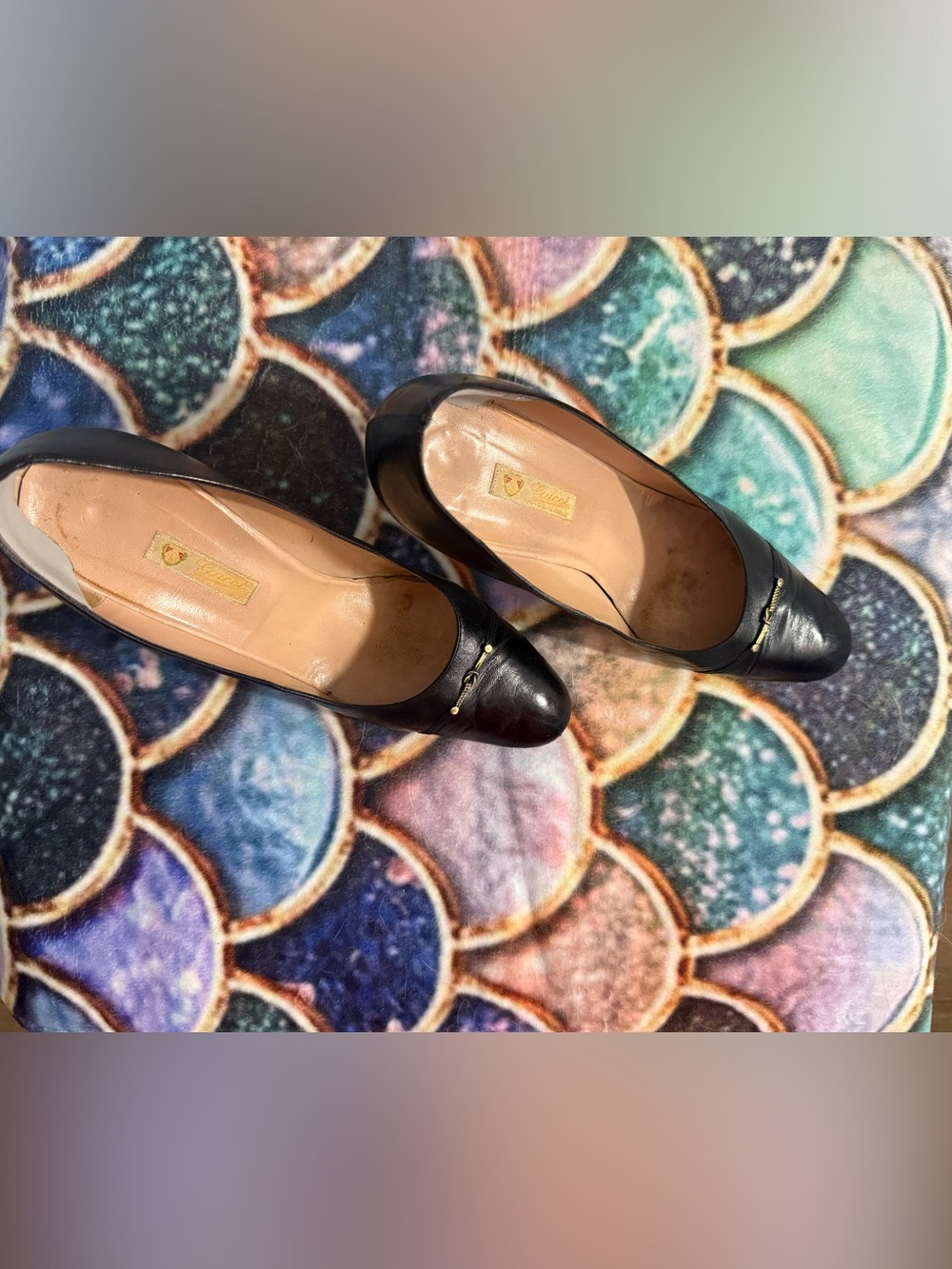 Gucci Vintage Classic Black Leather Women’s Pumps with Gold Accent Made in Italy - Picture 3 of 10